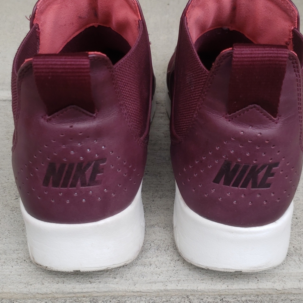 Nike Women’s Maroon Slip-On Sneakers with White Sole - Picture 5 of 8